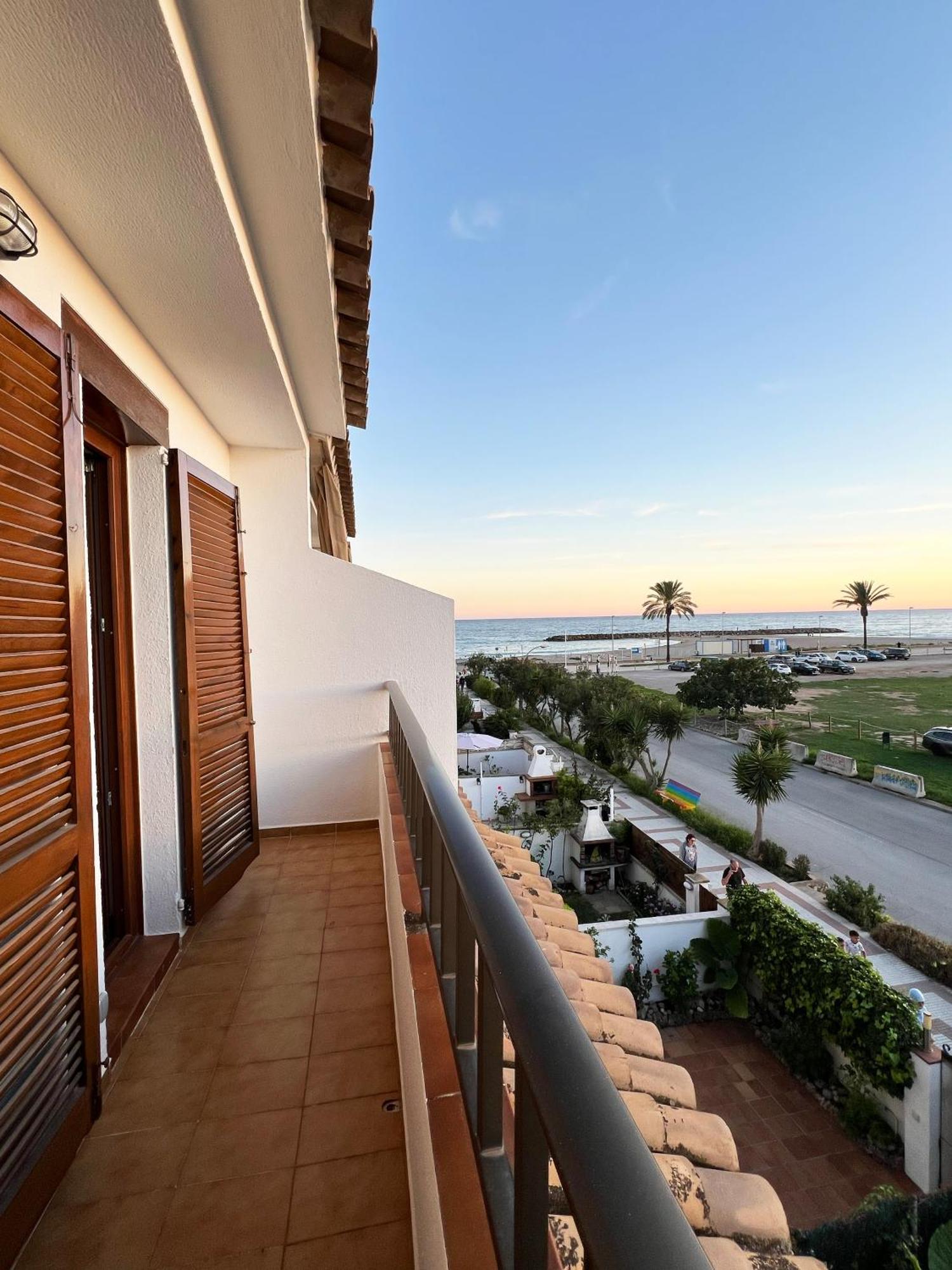 Espectacular Sunny House In The Beach Cunit Exteriör bild